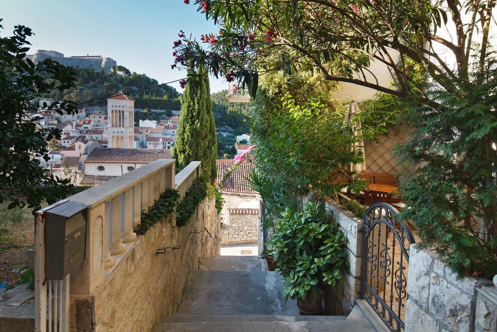 Apartment Dubica Hvar Town Bagian luar foto